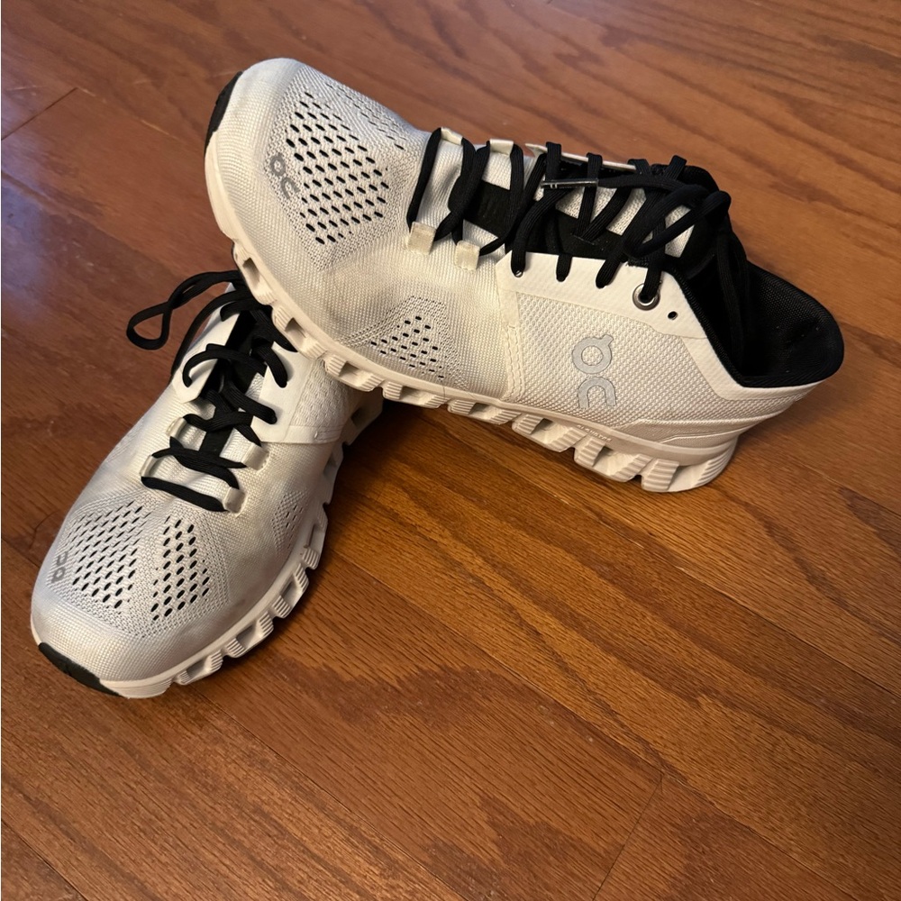 On Cloud 5 sneakers - size 6